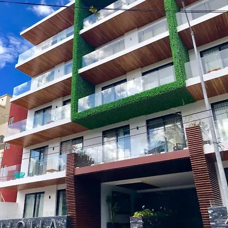 One Block From The Beach! Apartment